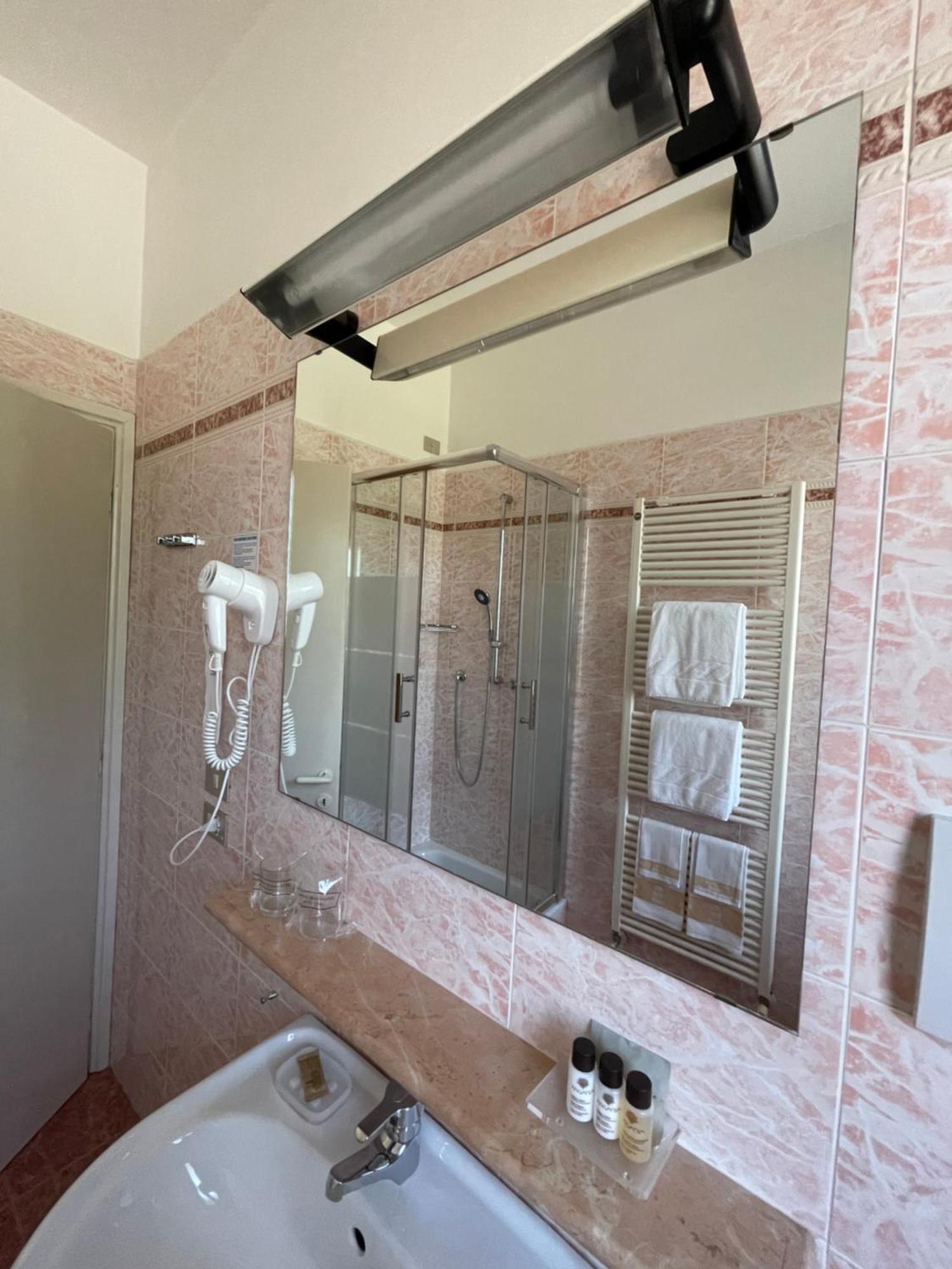 Le Petit Du Lac Sirmione Room photo